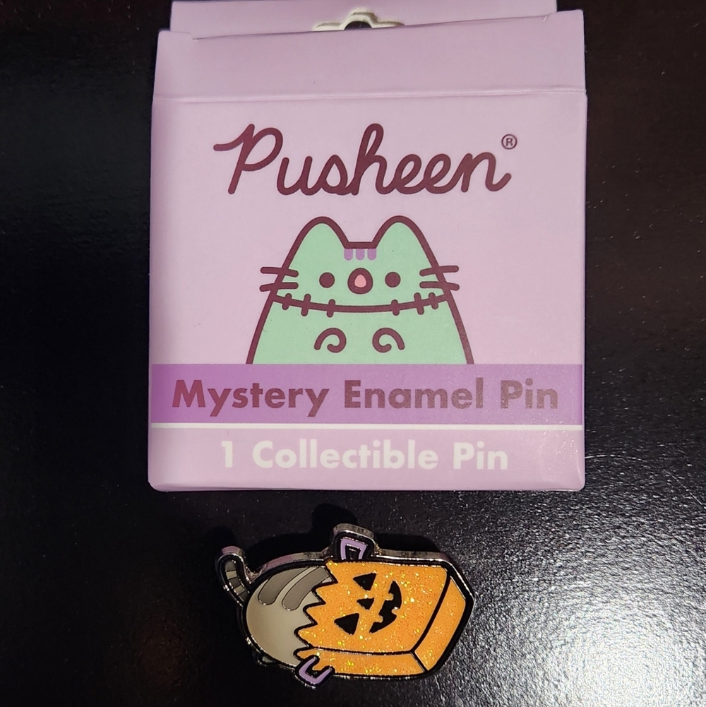 Pusheen Mystery Halloween Pin Cat in Glittery Jack O Lantern Bag